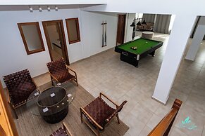 4 Bed Villa - Heated Pool, Pool Table, Bbq, Patio
