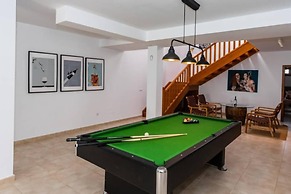 4 Bed Villa - Heated Pool, Pool Table, Bbq, Patio