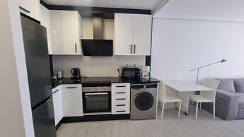Seaside Apartment Sleeps 6 With Balcony