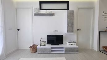 Seaside Apartment Sleeps 6 With Balcony