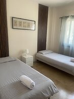 2 Bed Flat-sleeps 4-pets-parking-marina Duquesa