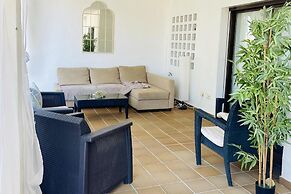 2 Bed Flat-sleeps 4-pets-parking-marina Duquesa