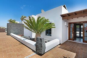 Villa Sleeps 6 With Pool Private & Sauna