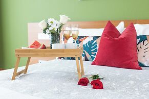 Villa Sleeps 6 With Pool Private & Sauna
