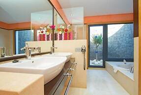 Villa Sleeps 6 With Pool Private & Sauna