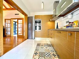 Villa Sleeps 6 With Pool Private & Sauna