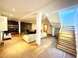 Villa Sleeps 6 With Pool Private & Sauna