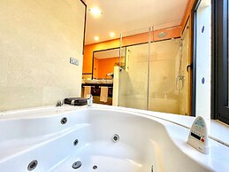 Villa Sleeps 6 With Pool Private & Sauna