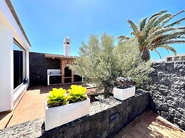 Villa Sleeps 6 With Pool Private & Sauna