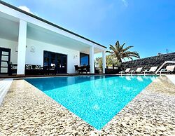 Villa Sleeps 6 With Pool Private & Sauna