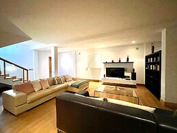 Villa Sleeps 6 With Pool Private & Sauna