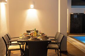 Villa Sleeps 6 With Pool Private & Sauna