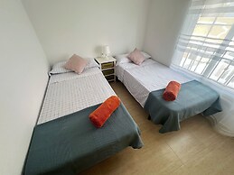 2 Bed House - Sleeps 4 - Pool - Terrace - Parking