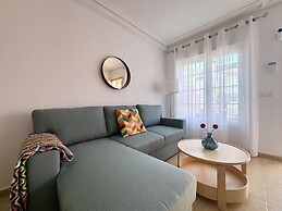 2 Bed House - Sleeps 4 - Pool - Terrace - Parking