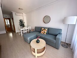 2 Bed House - Sleeps 4 - Pool - Terrace - Parking