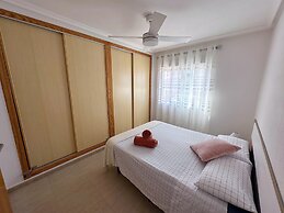 2 Bed House - Sleeps 4 - Pool - Terrace - Parking