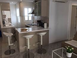 Apartment Sleeps 4 Near Beach