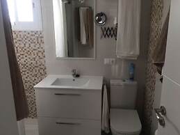 Apartment Sleeps 4 Near Beach