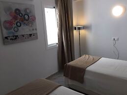 Apartment Sleeps 4 Near Beach