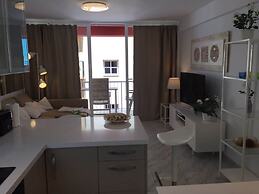 Apartment Sleeps 4 Near Beach