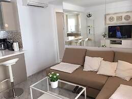 Apartment Sleeps 4 Near Beach