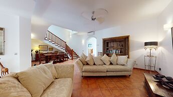 5 Bedroom-privatepool-balcony-sea View-nerja