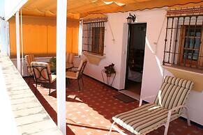 Penthouse Sleeps 4 With Private Garden