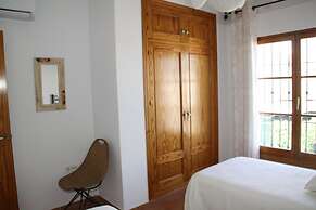 Penthouse Sleeps 4 With Private Garden