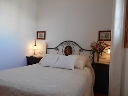 Penthouse Sleeps 4 With Private Garden