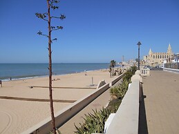 Penthouse Sleeps 4 With Private Garden