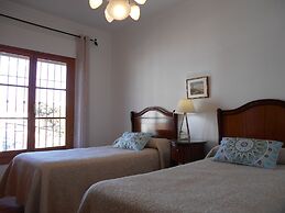 Penthouse Sleeps 4 With Private Garden