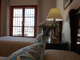 Penthouse Sleeps 4 With Private Garden