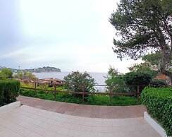 Stunning sea View and Waterfront Apartment
