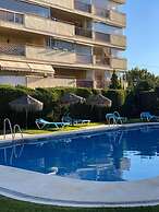 Flat Sleeps 4 With Pool and Terrace