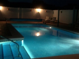 2 Bed-sleeps 4-mtn View-private Pool & Terrace