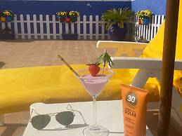 2 Bed-sleeps 4-mtn View-private Pool & Terrace