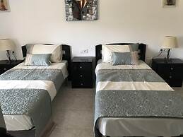 2 Bed-sleeps 4-mtn View-private Pool & Terrace