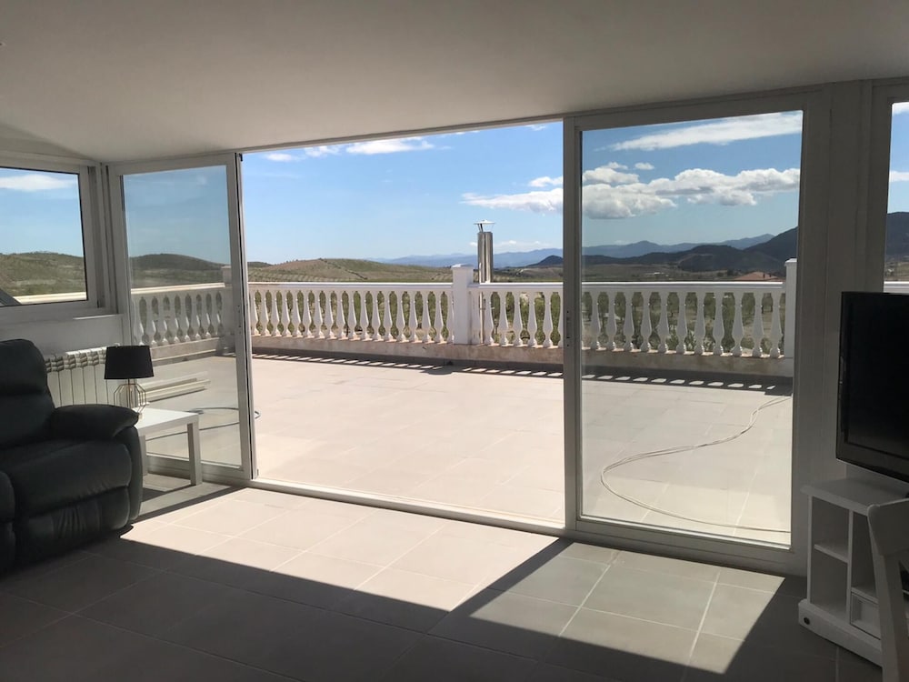 2 Bed-sleeps 4-mtn View-private Pool & Terrace