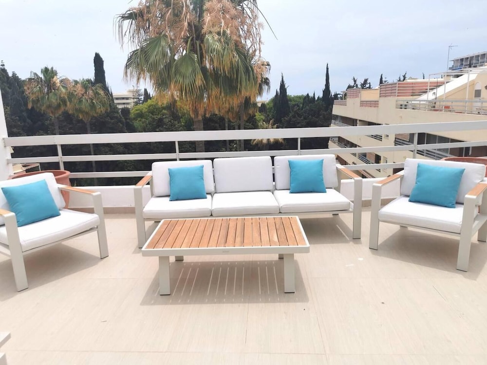 Pent-house, 3 Bedroom, Sleeps 6, Parking
