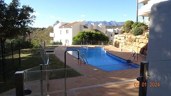 Elviria 2-bed Apt, Sleeps 4, Pool, 20m to Beach