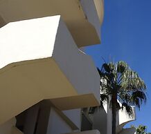 Elviria 2-bed Apt, Sleeps 4, Pool, 20m to Beach
