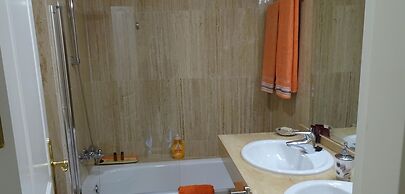 Elviria 2-bed Apt, Sleeps 4, Pool, 20m to Beach