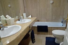 Elviria 2-bed Apt, Sleeps 4, Pool, 20m to Beach