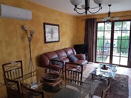House - Sleeps 6 With Stunning Views