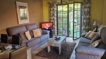 House - Sleeps 6 With Stunning Views