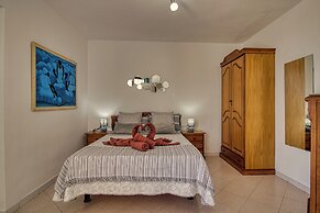Apartment - Sleeps 4 - Jacuzzi - Terrace - Pool