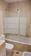 Apartmentsleeps4-pool-bbq-garden-ac