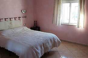 2-bed Villa Sleeps 5 - Private Pool & Free Parking