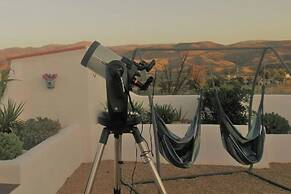2-bed Villa Sleeps 5 - Private Pool & Free Parking