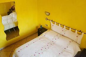 2-bed Villa Sleeps 5 - Private Pool & Free Parking